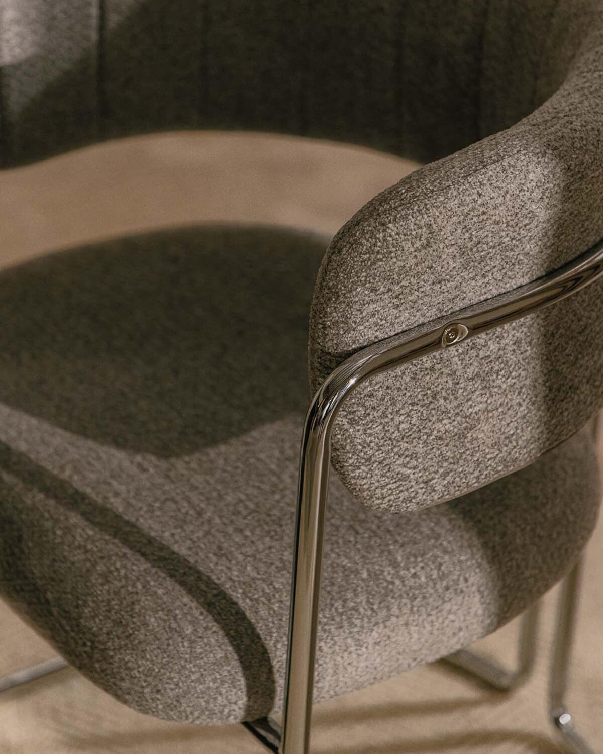 Chaise de Salle à Manger en Tissu et Métal Petra, image de la gelerie 3