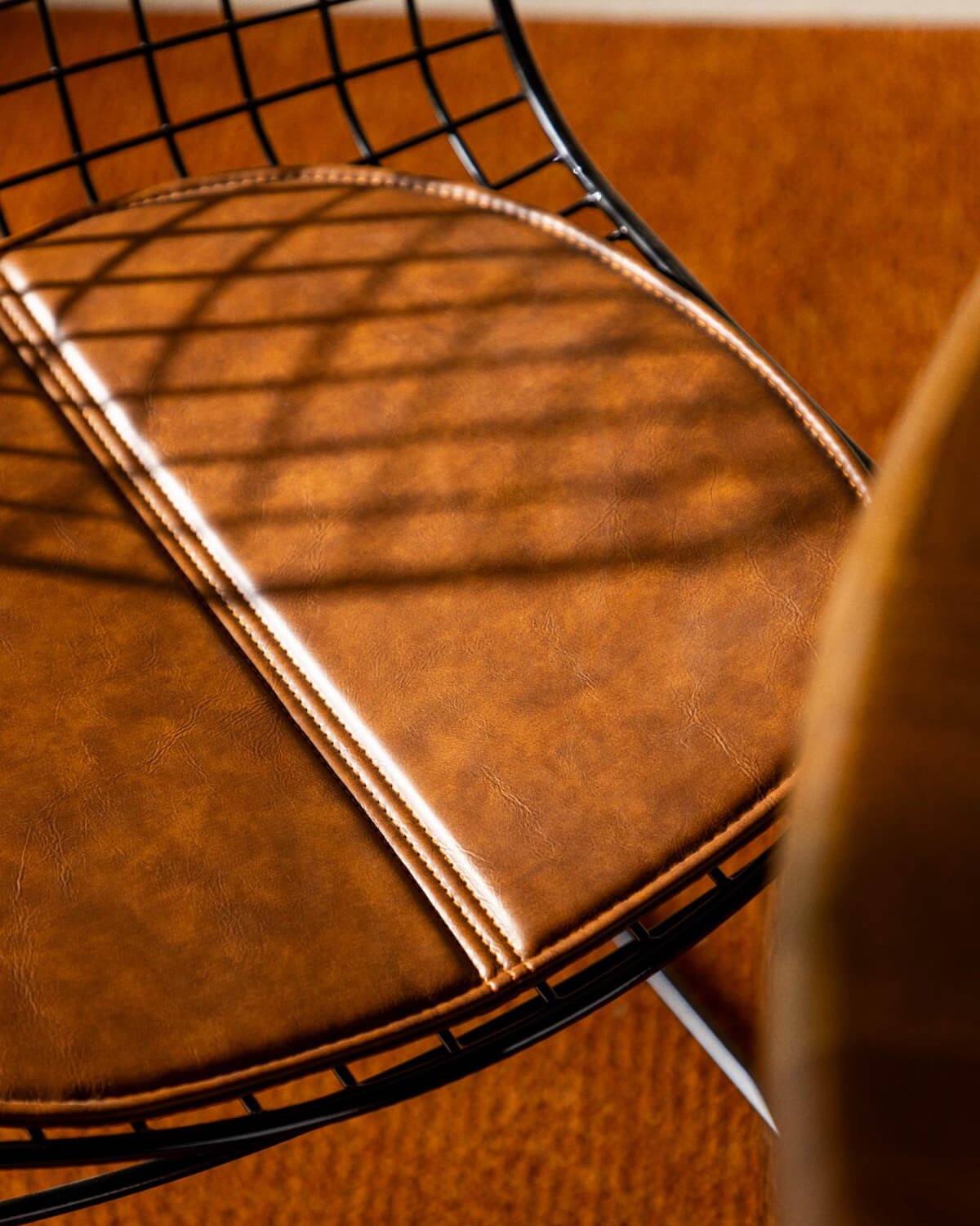 Chaise de Salle à Manger en Métal Aras à Dossier bas , image de la gelerie 3