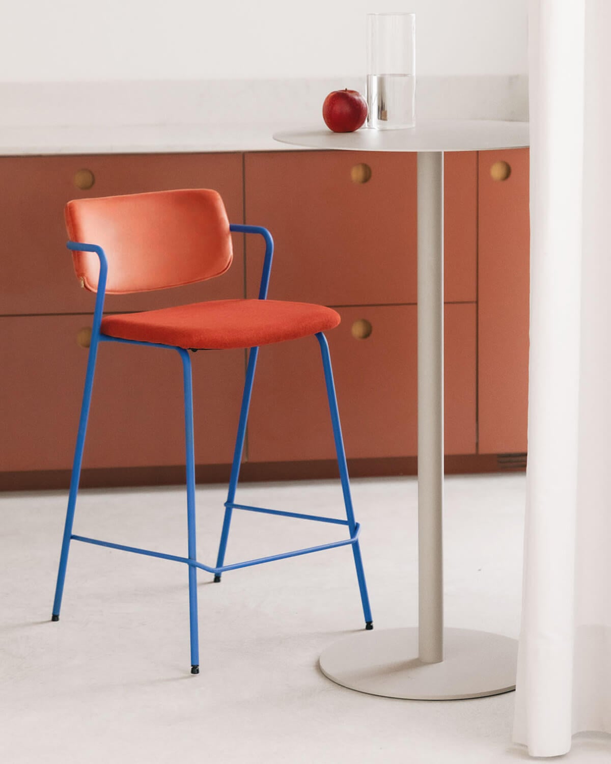 Pack 2 Tabourets Hauts en Velours et Tissu (65 cm) Irun, image de la gelerie 3