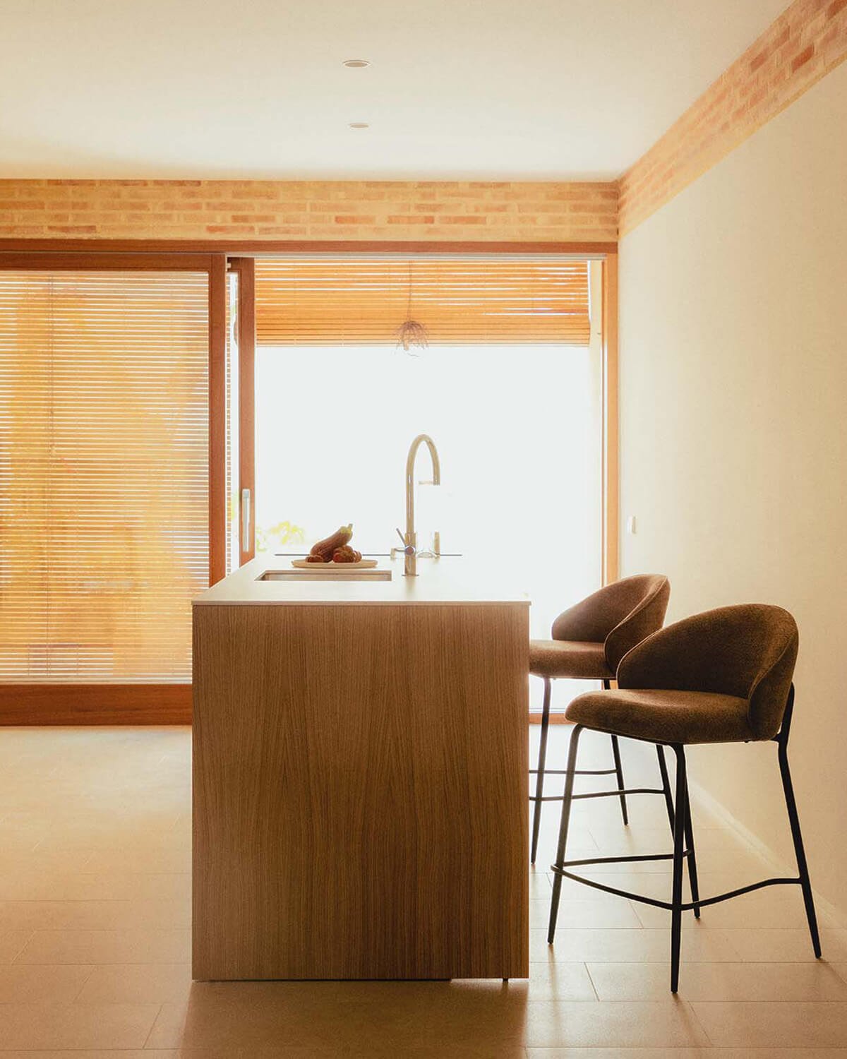 Tabouret Haut en Tissu et Métal (64 cm) Emna, image de la gelerie 2