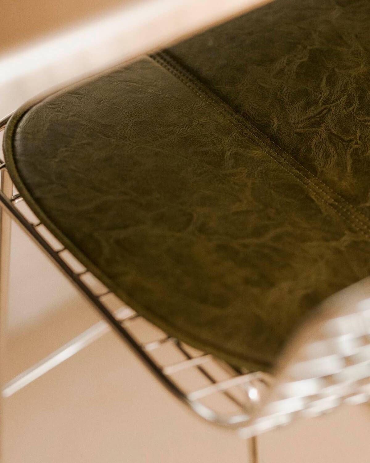 Tabouret Haut en Métal (66 cm) Dossier Bas Aras, image de la gelerie 3