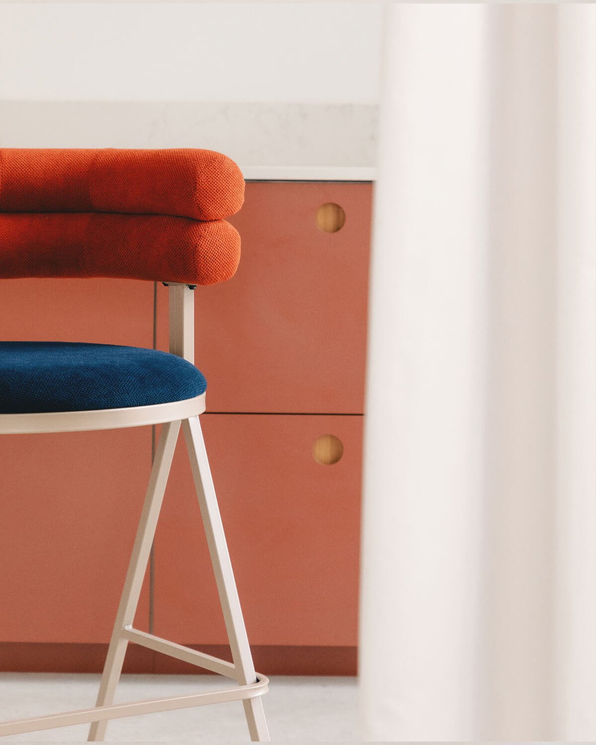 Tabouret Haut en Tissu et Métal (66 cm) Aixa, image de la gelerie 3