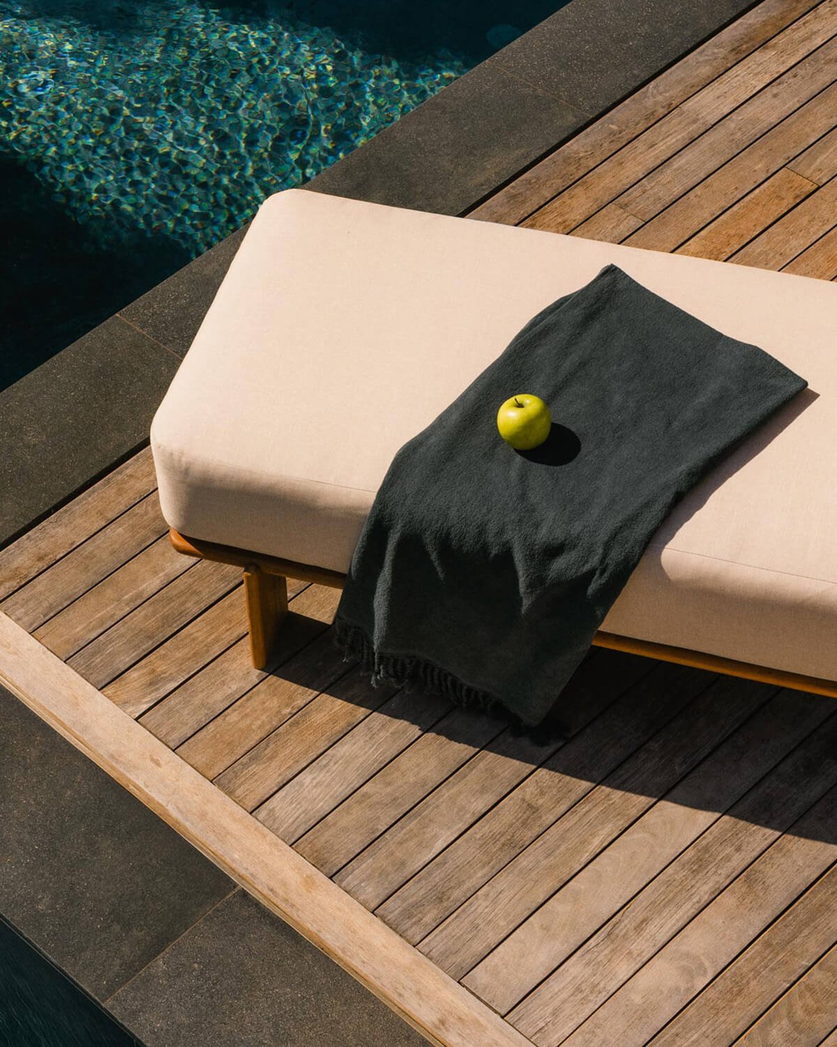 Chaise Longue Inclinable en Bois d'Acacia avec Coussin en Tissu Cael , image de la gelerie 3