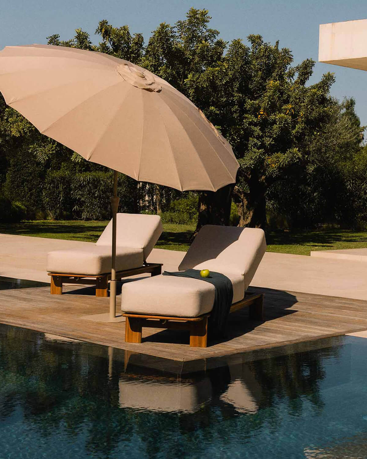 Pack de 2 Chaises Longues Inclinables en Bois d'Acacia avec Coussin en Tissu Cael, image de la gelerie 2