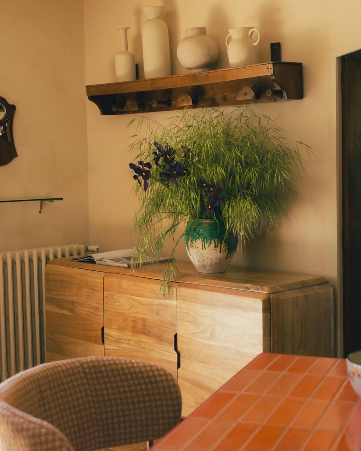Buffet Bas 3 Portes 165x47 cm en Bois d'Acacia Lucil, image de la gelerie 2
