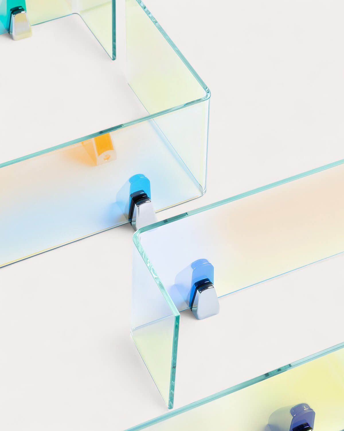 Ensemble d'Étagères Murales en Verre Curvé Iris, image de la gelerie 4