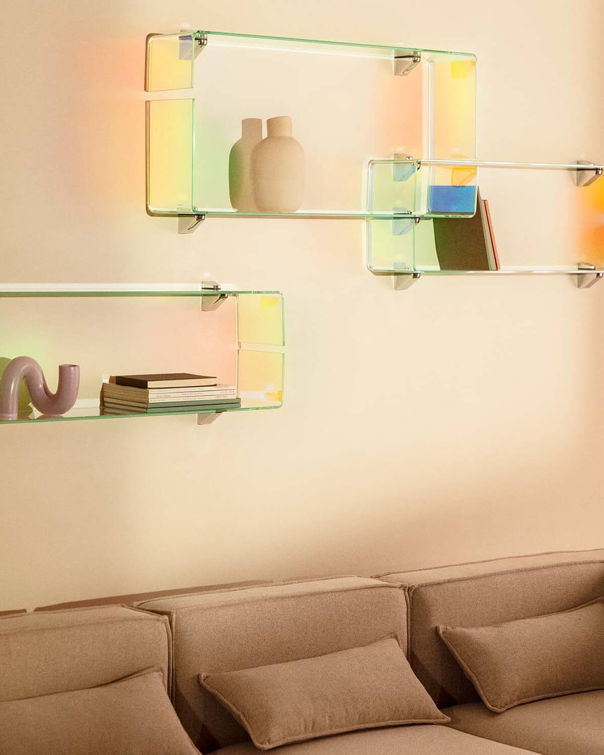 Ensemble de 2 Étagères Murales en Verre Curvé Iris, image de la gelerie 2