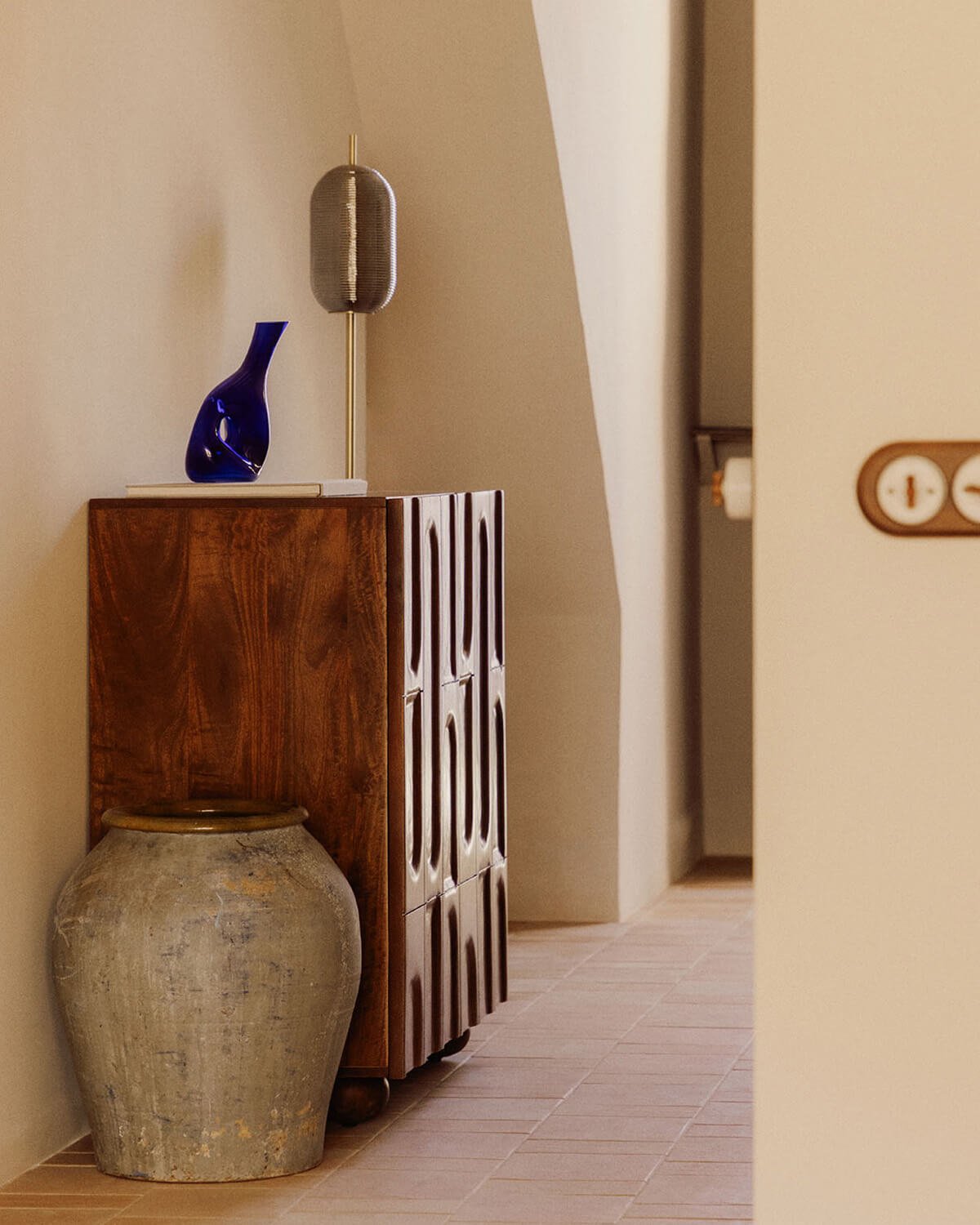 Buffet Bas avec 2 Portes en Manguier Even, image de la gelerie 2