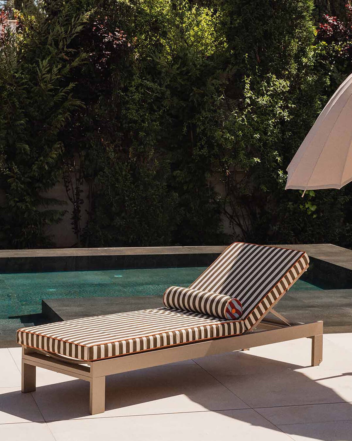 Pack 2 Chaises Longues Inclinables en Aluminium avec Coussin Rayé New Kreta, image de la gelerie 2