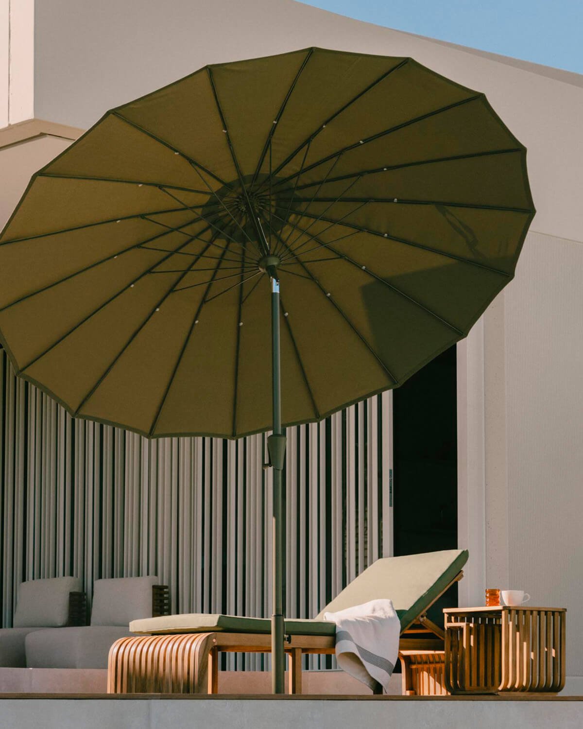 Chaise Longue Inclinable en Bois d'Acacia avec Coussin en Tissu Hazan, image de la gelerie 2