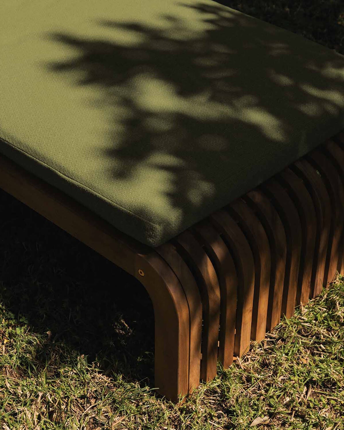 Pack de 2 Chaises Longues Inclinables en Bois d'Acacia avec Coussin Hazan, image de la gelerie 3