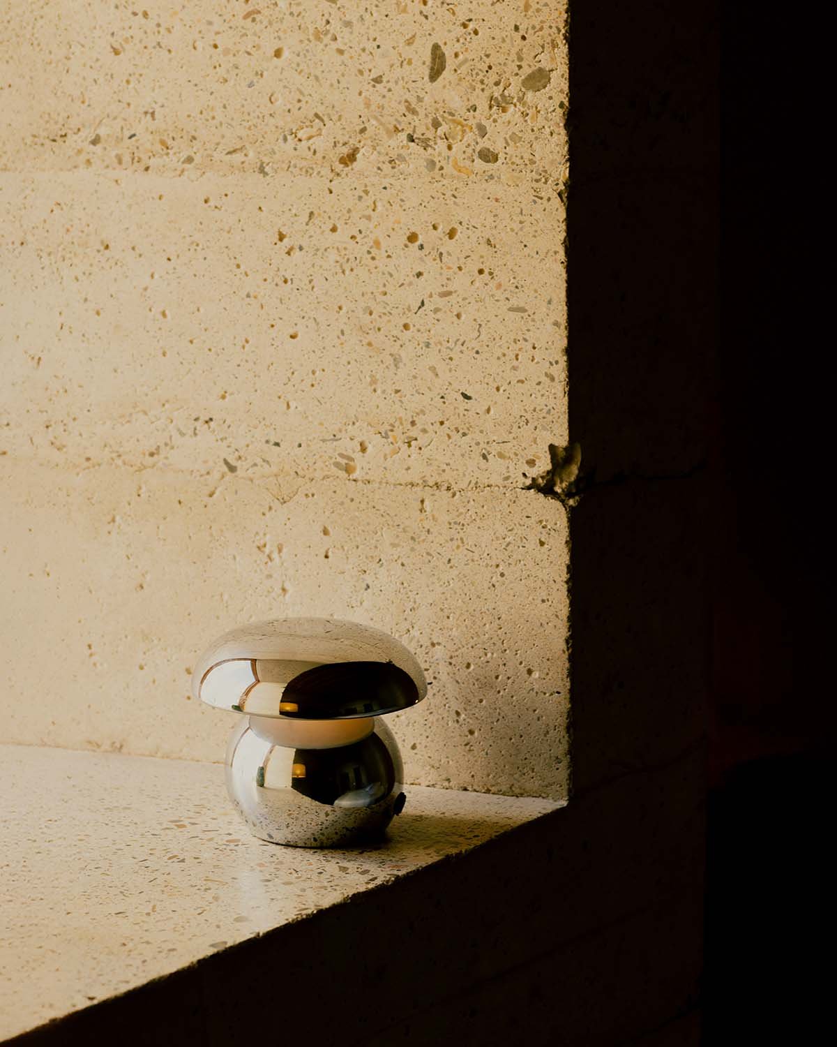 Lampe de Table LED d'Extérieur Sans Fil à Intensité Variable Yemi, image de la gelerie 2