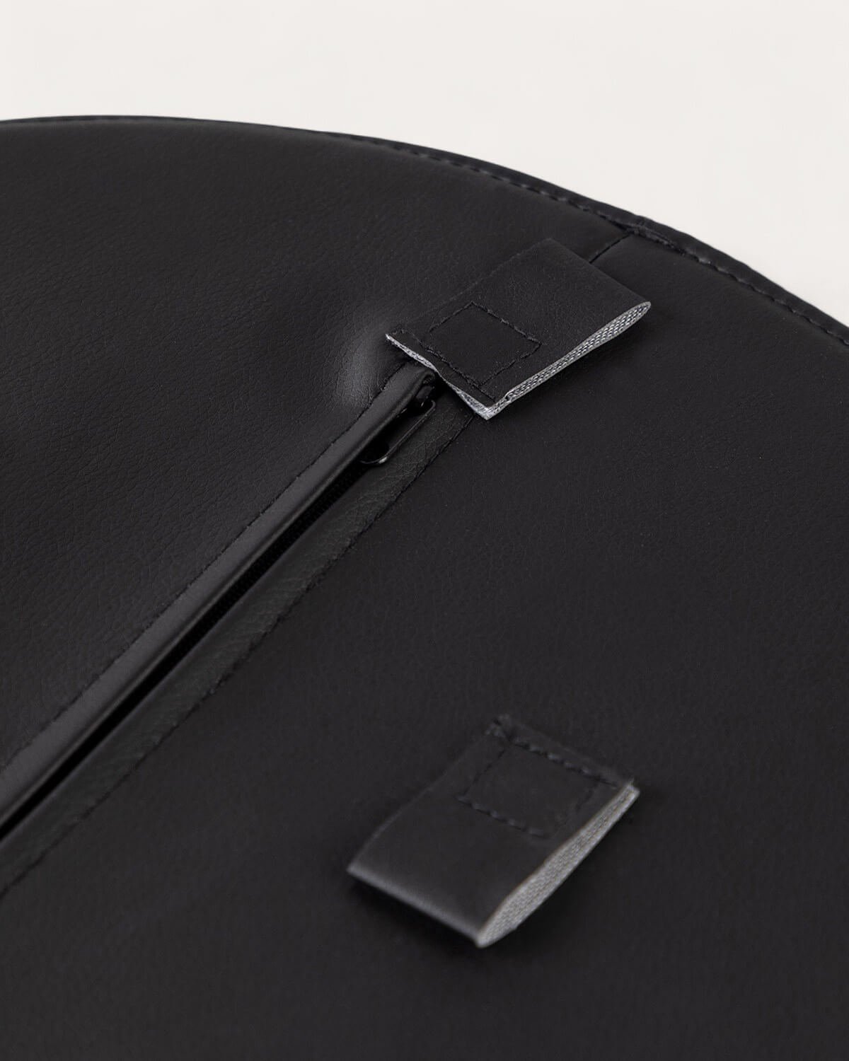 Coussin Rectangulaire en Similicuir (42,5x41 cm) pour la Chaise Aras, image de la gelerie 8