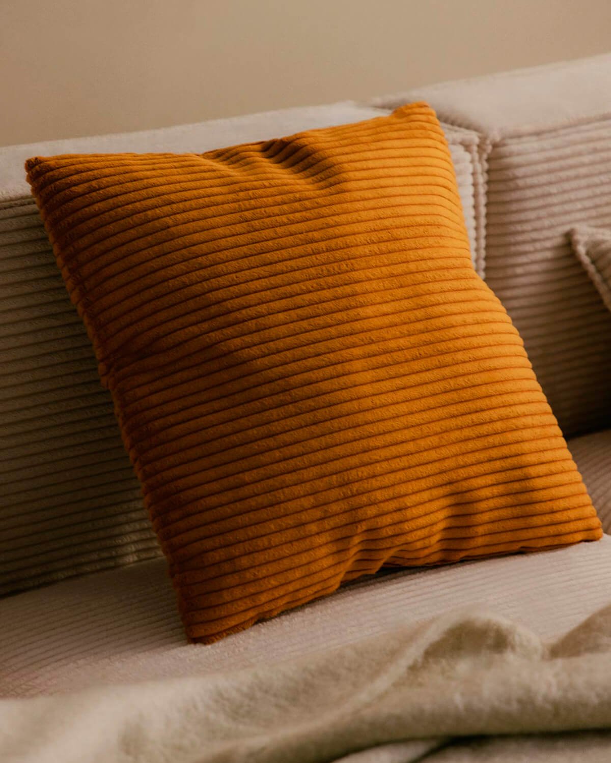 Coussin Carré en Velours Côtelé Épais (43x43 cm) Raim, image de la gelerie 2
