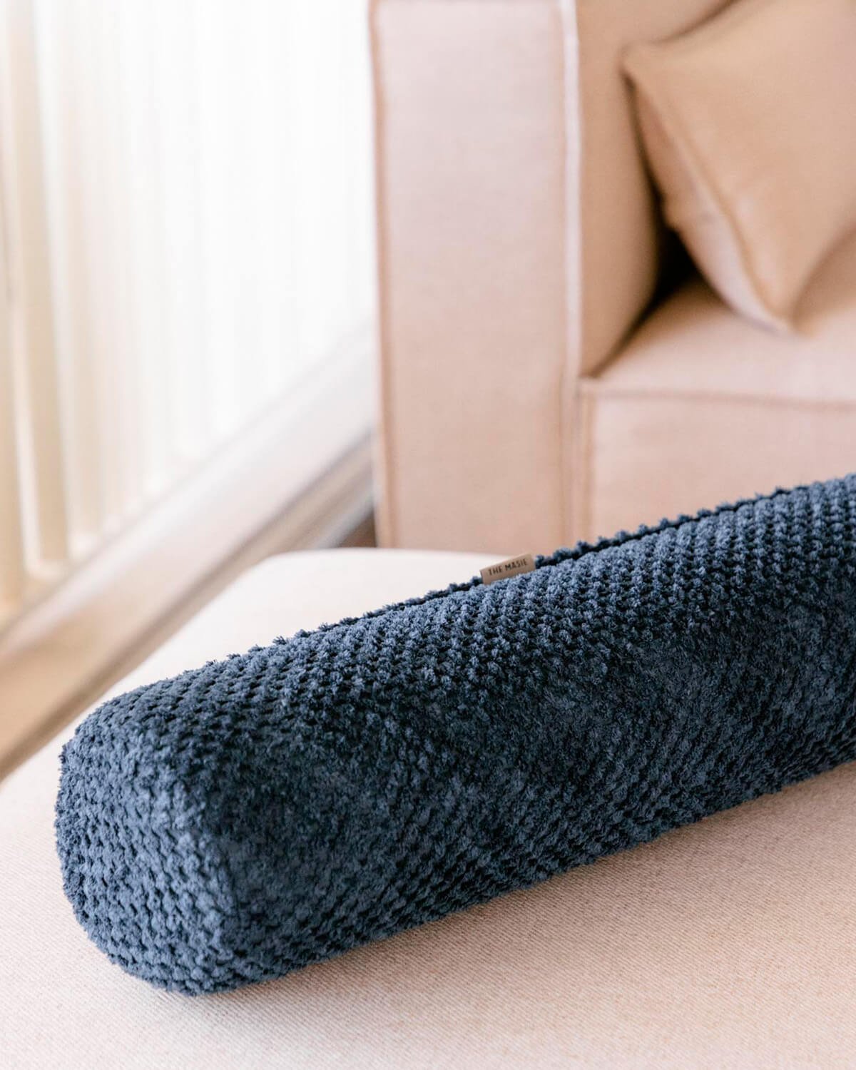 Coussin Cylindrique en Tissu (63xØ15 cm) Pompons, image de la gelerie 2