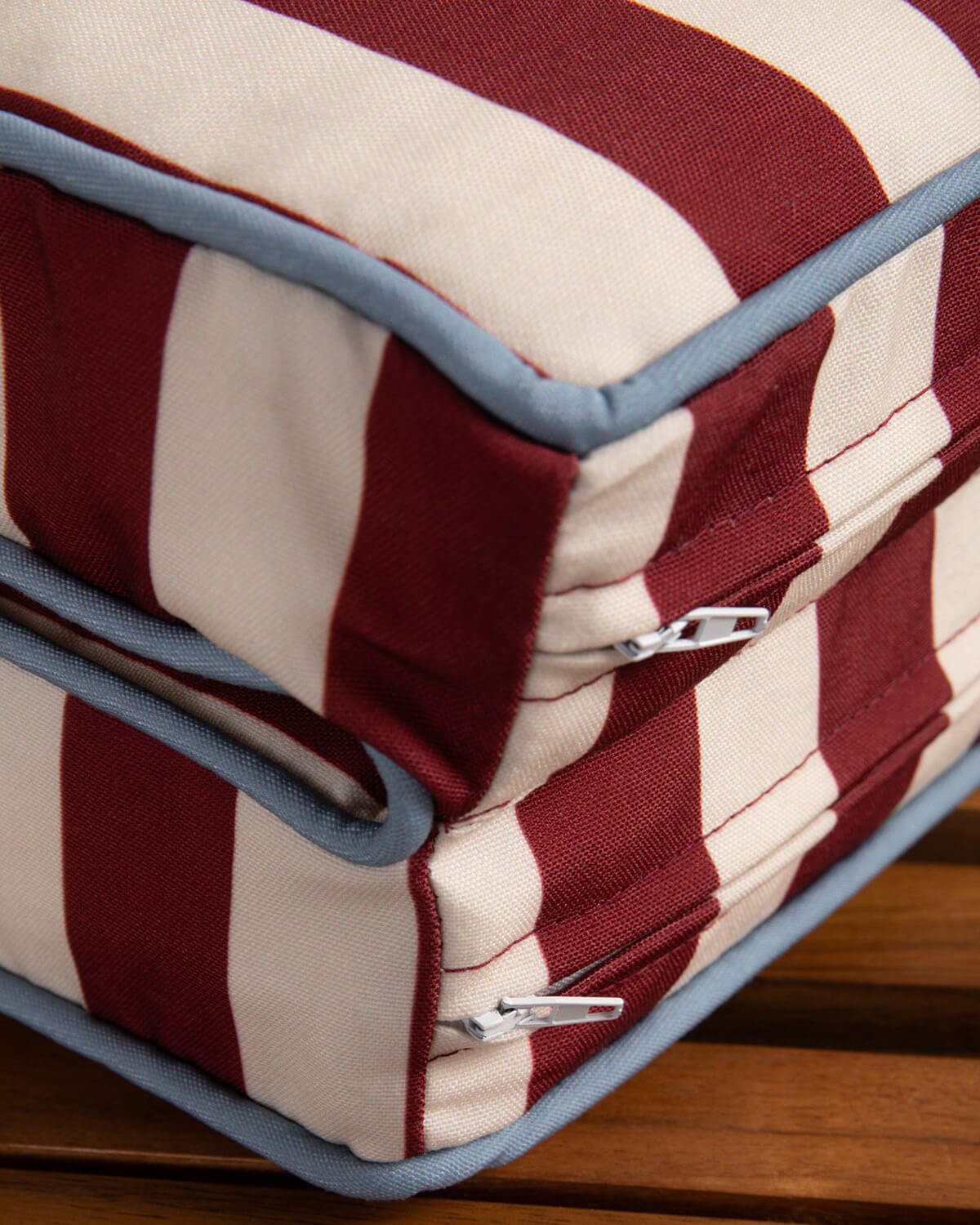 Set Chaise Longue et Table d'Appoint en Bois d'Acacia (45x45 cm) Hazan, image de la gelerie 5