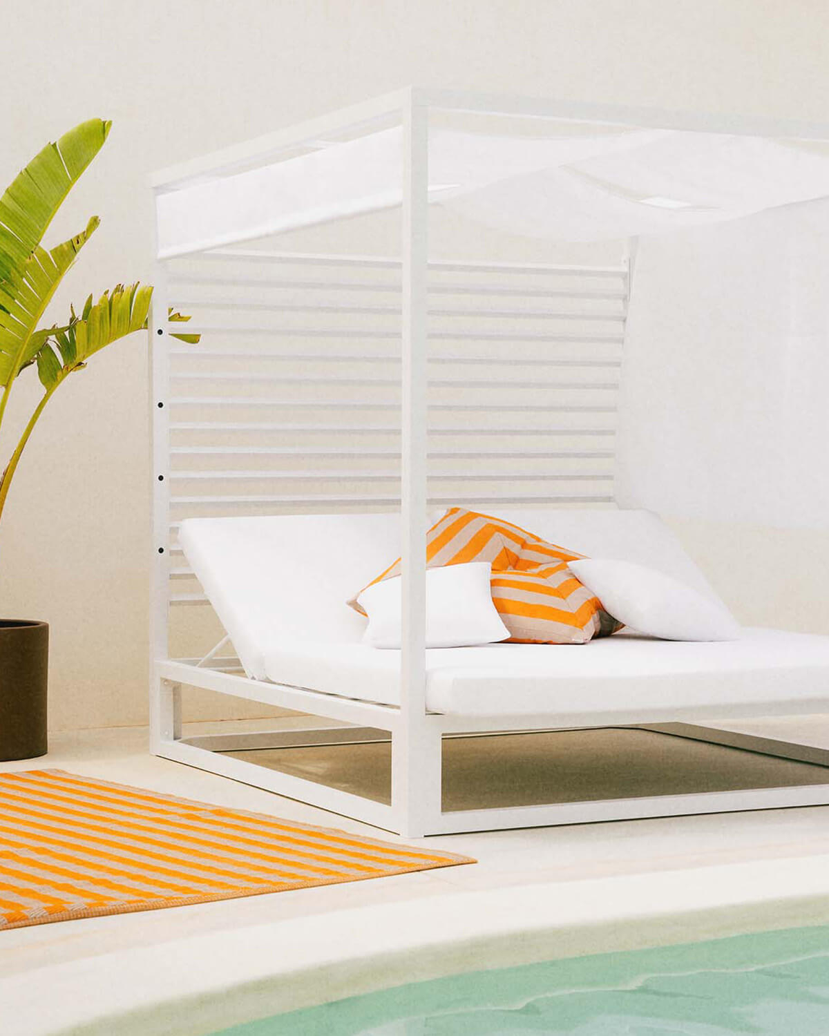 Lit Balinais Inclinable en Tissu et Aluminium Mersia, image de la gelerie 2