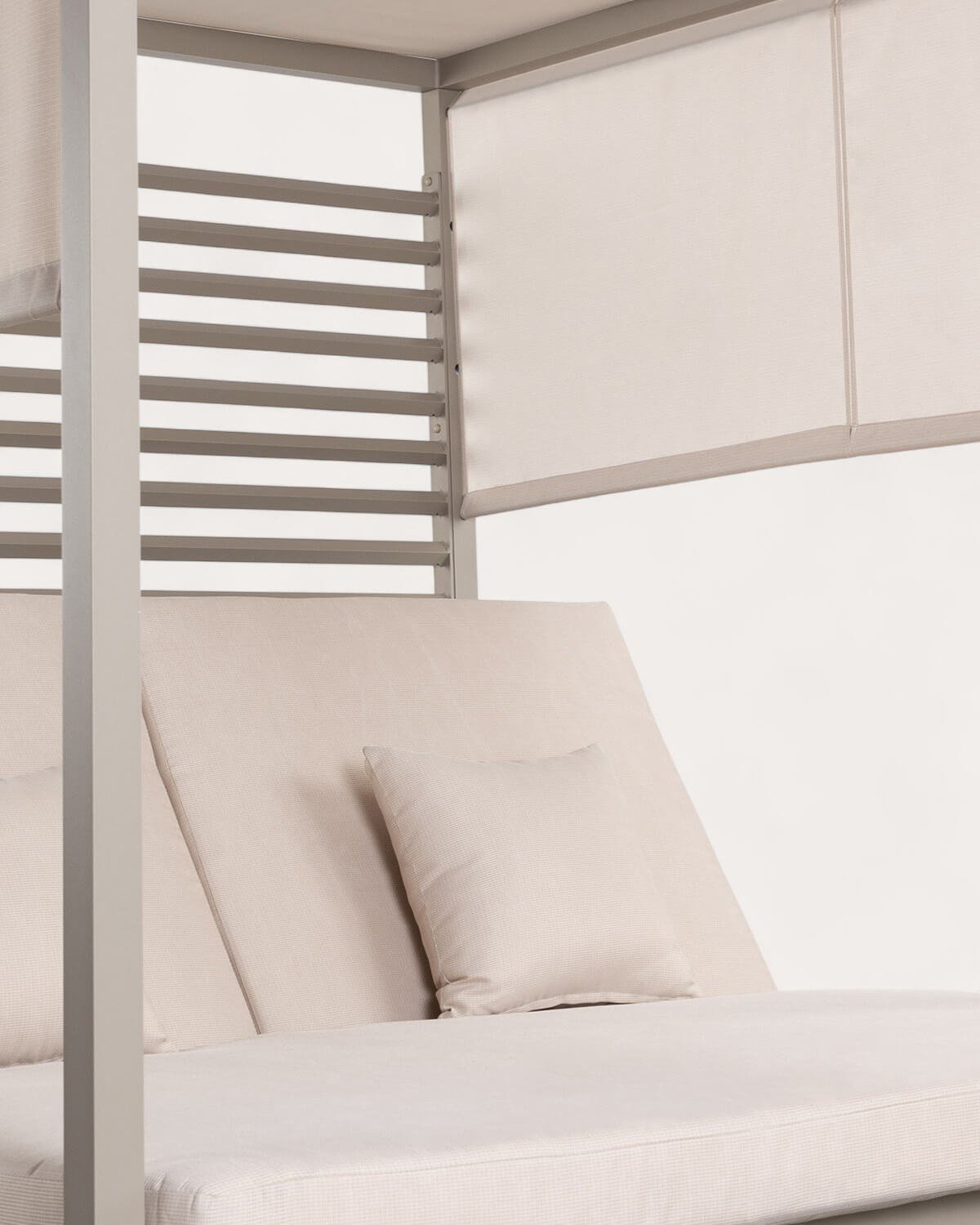 Set de Lit Balinais Inclinable Mersia et 2 Tables d'Appoint en Aluminium de (40x40 cm) Kreta Colours, image de la gelerie 4