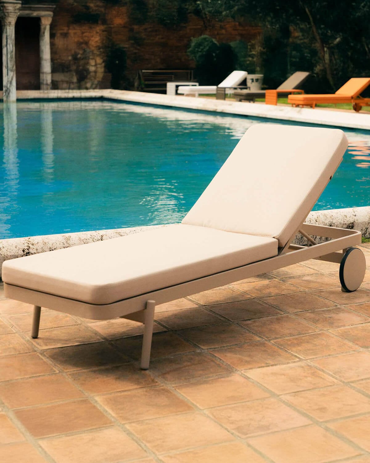 Chaise Longue Inclinable en Aluminium avec Coussin en Tissu Celina, image de la gelerie 2