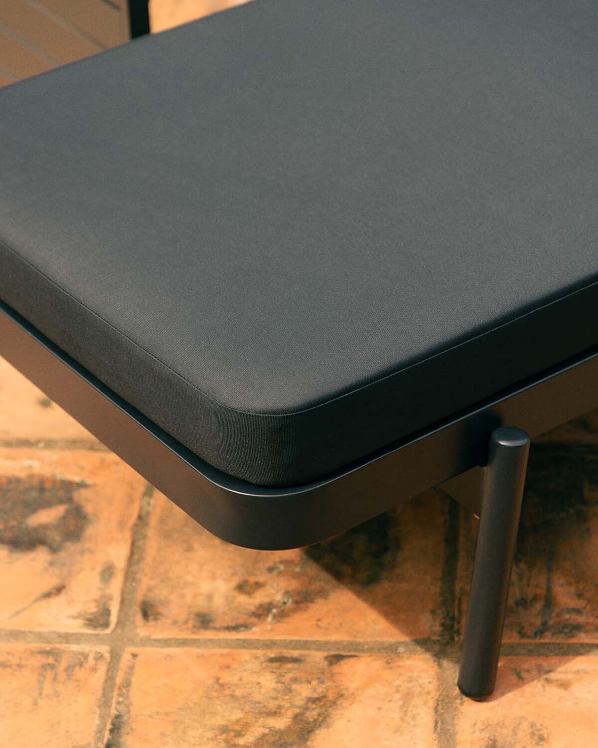 Chaise Longue Inclinable en Aluminium avec Coussin en Tissu Celina, image de la gelerie 3