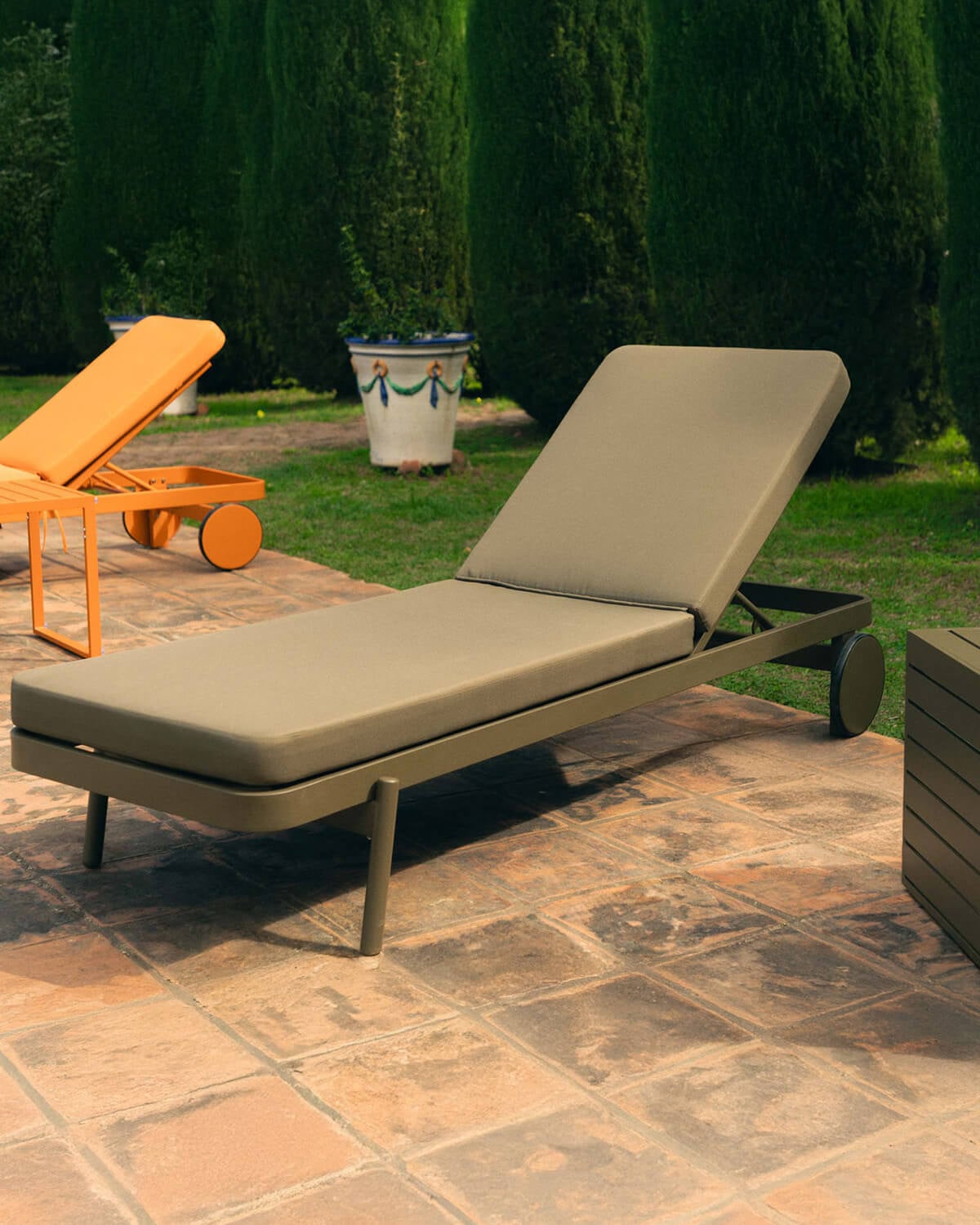 Chaise Longue Inclinable en Aluminium avec Coussin en Tissu Celina, image de la gelerie 2