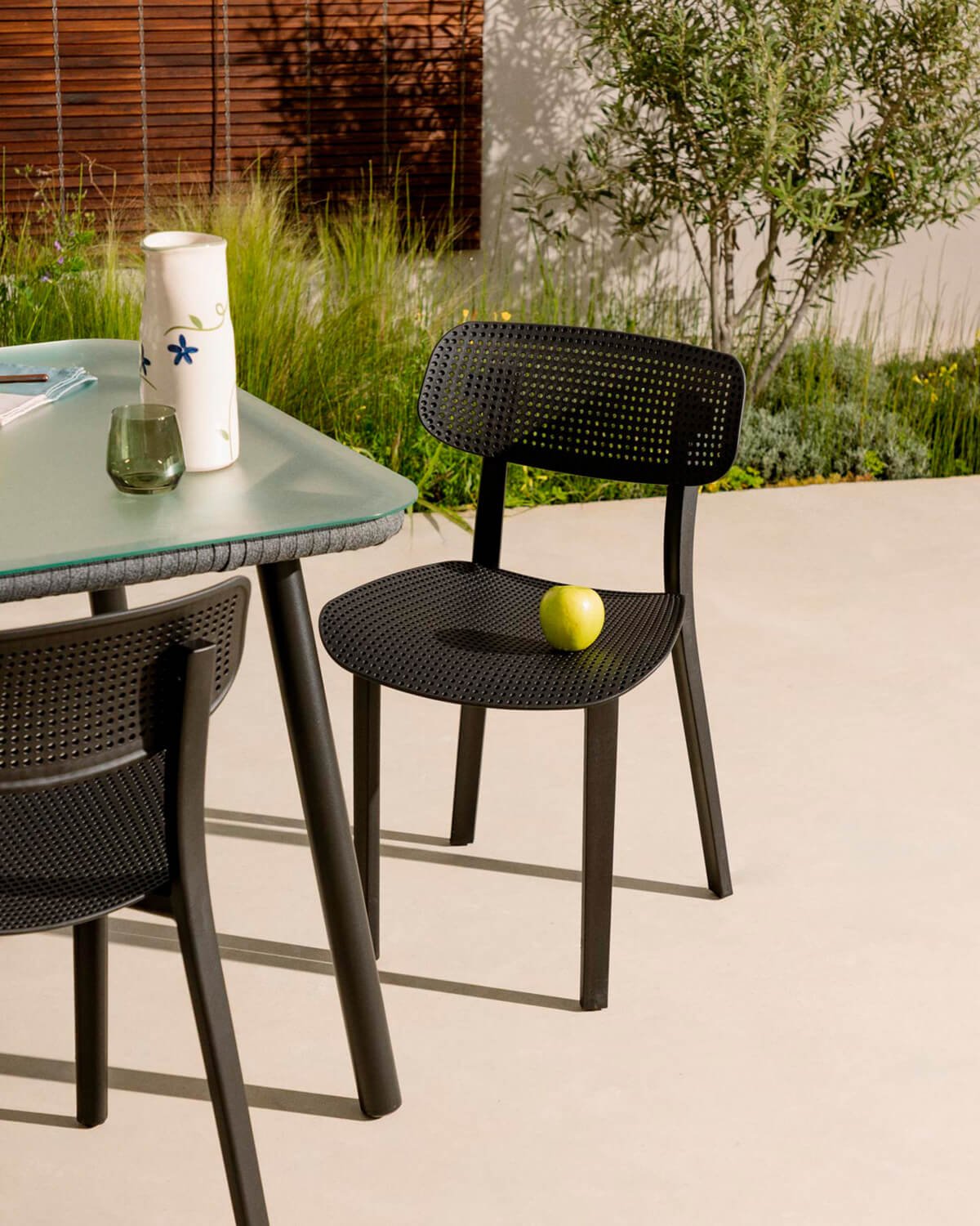 Set Table Rectangulaire Drian en Aluminium et Verre (160 x 90 cm) avec 6 Chaises d'Extérieur Dasi en Polypropylène, image de la gelerie 3