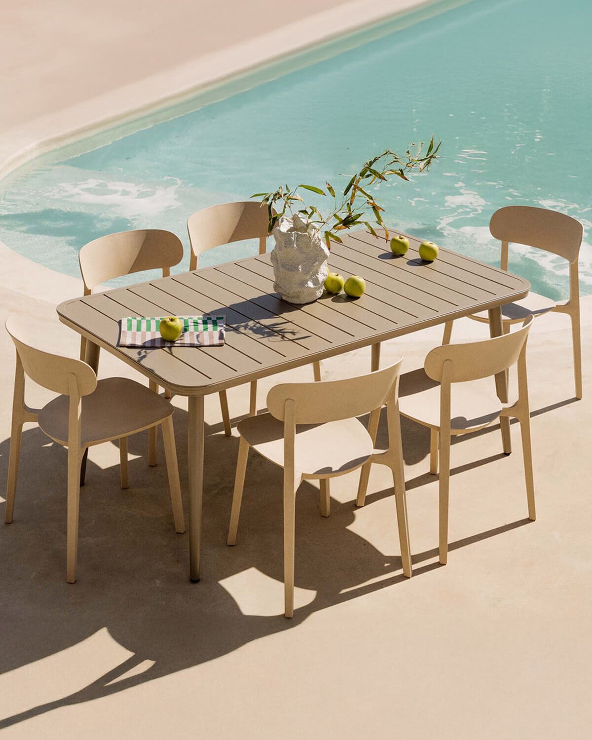 Ensemble de Table Rectangulaire en Aluminium (160x90 cm) Cancún avec 6 Chaises d'Extérieur en Polypropylène Briel , image de la gelerie 2