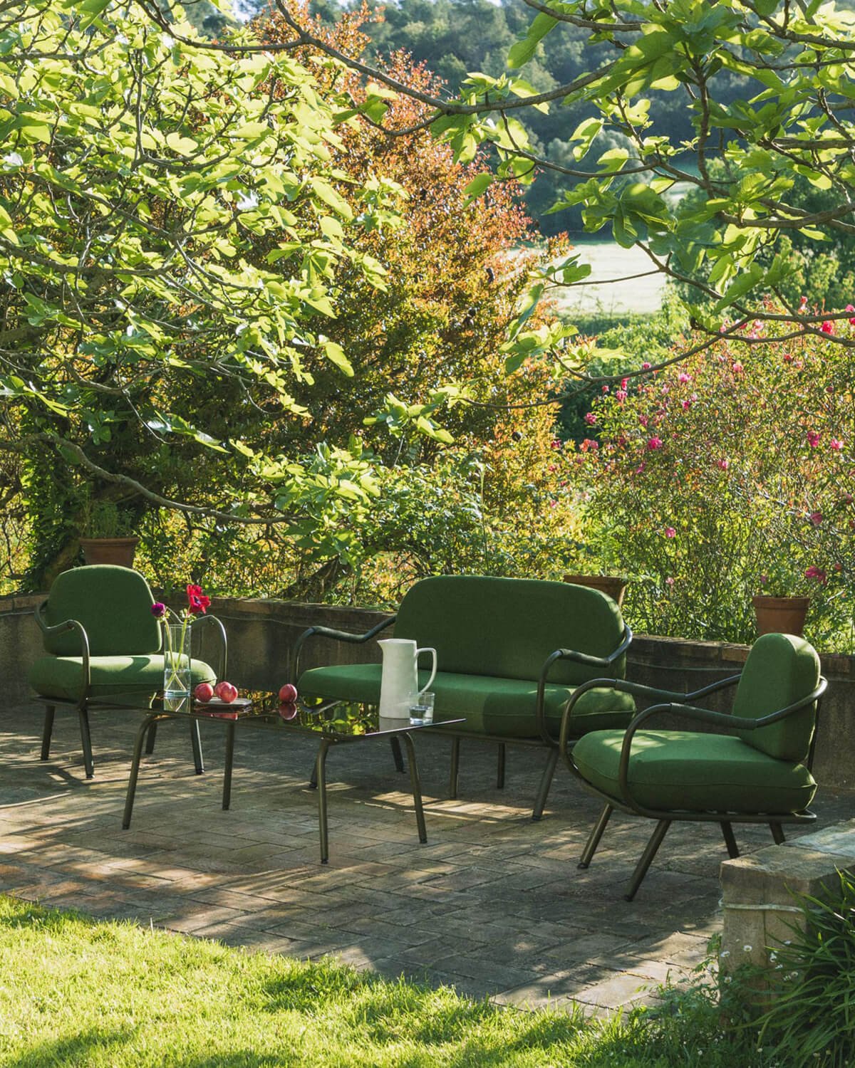 Ensemble de Jardin avec canapé 2 places, 1 Fauteuil et Table Basse en Verre Trempé et Métal Xoan, image de la gelerie 2