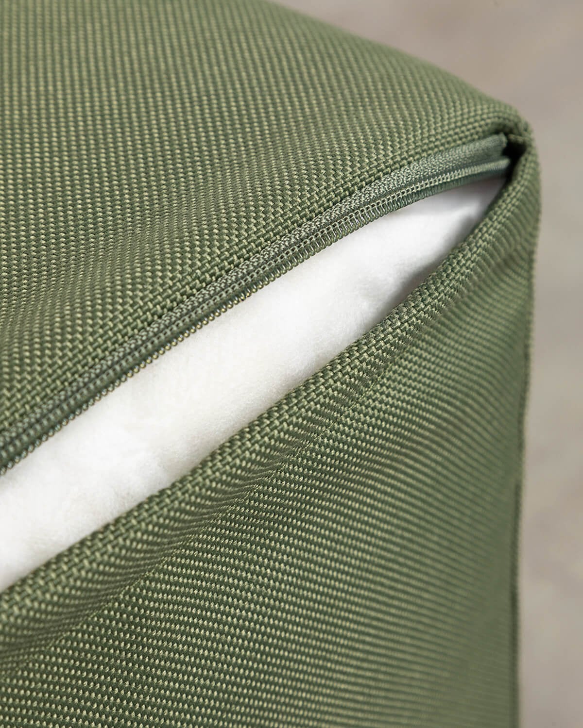 Salon de Jardin avec Canapé 3 Places, 2 Fauteuils et Table Basse en Bois d'Acacia et Tissu Hazan, image de la gelerie 9