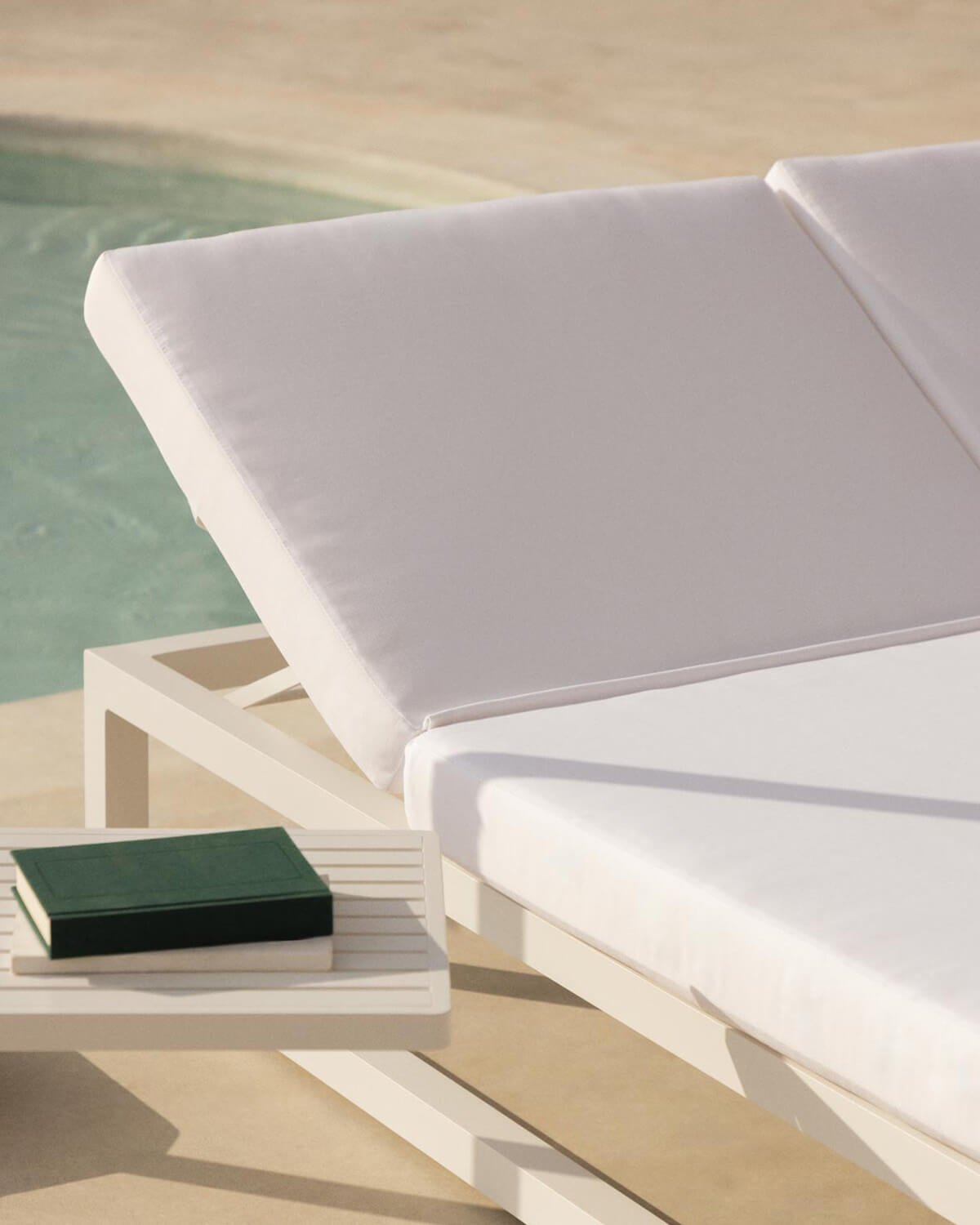 Set de Chaises Longues Doubles Inclinables Kewin et 2 Tables d'Appoint en Aluminium (40x40 cm) Kreta Colours, image de la gelerie 3