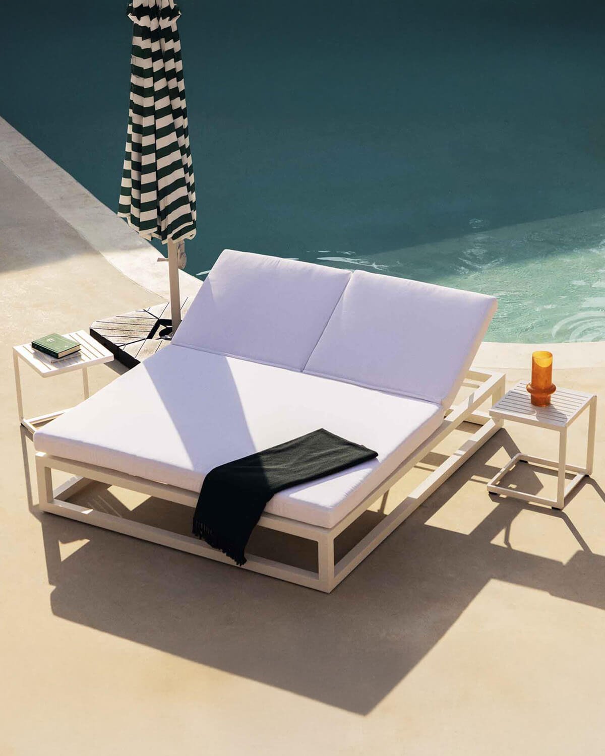 Set de Chaises Longues Doubles Inclinables Kewin et 2 Tables d'Appoint en Aluminium (40x40 cm) Kreta Colours, image de la gelerie 2