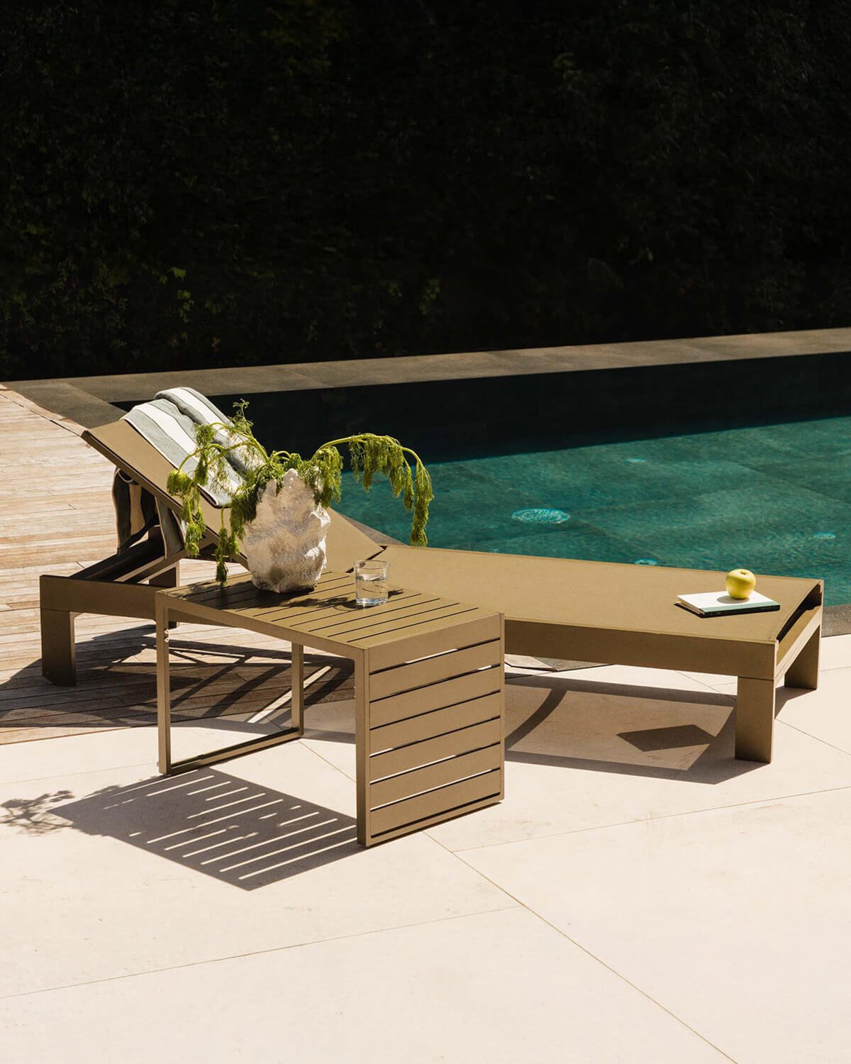 Set Chaise Longue et Table Basse en Aluminium (40x40 cm) New Kreta, image de la gelerie 2