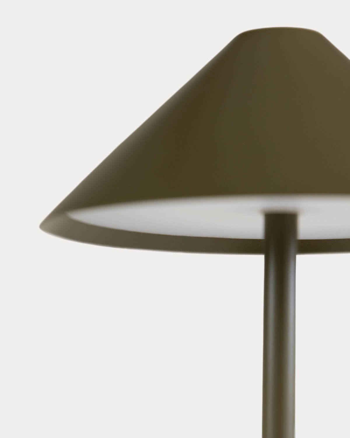 Lampe de Table d'Extérieur à LED Sans Fil à Intensité Variable Gavi, image de la gelerie 4