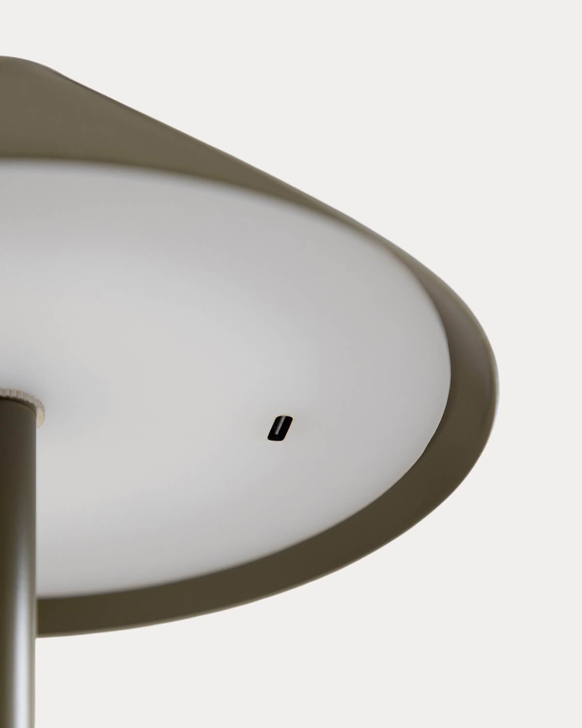 Lampe de Table d'Extérieur à LED Sans Fil à Intensité Variable Gavi, image de la gelerie 6