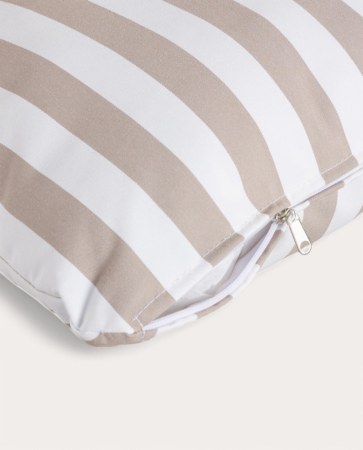 Fauteuil en Métal et Assise en Tissu Carpa, image de la gelerie 6