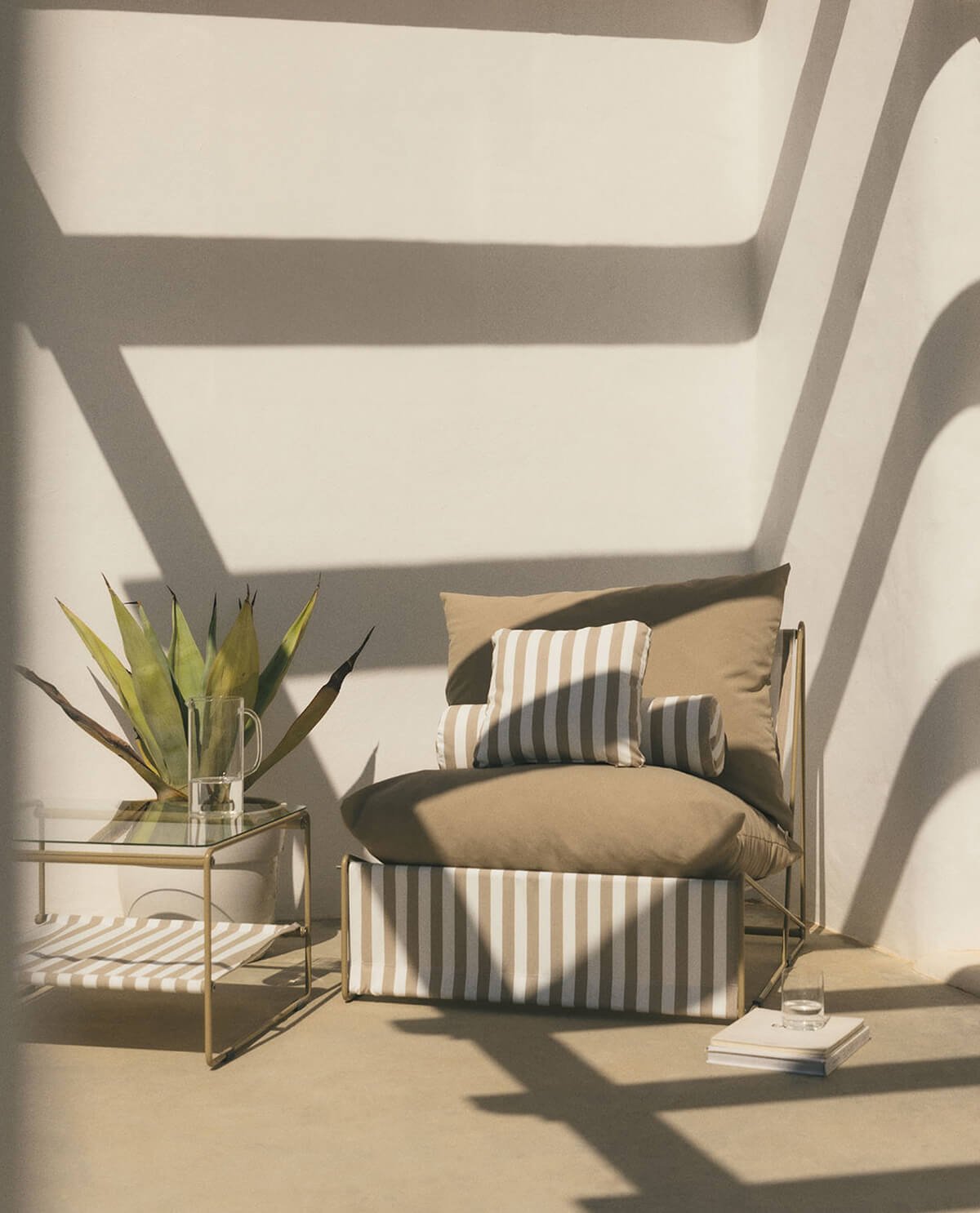 Fauteuil en Métal et Assise en Tissu Carpa, image de la gelerie 2