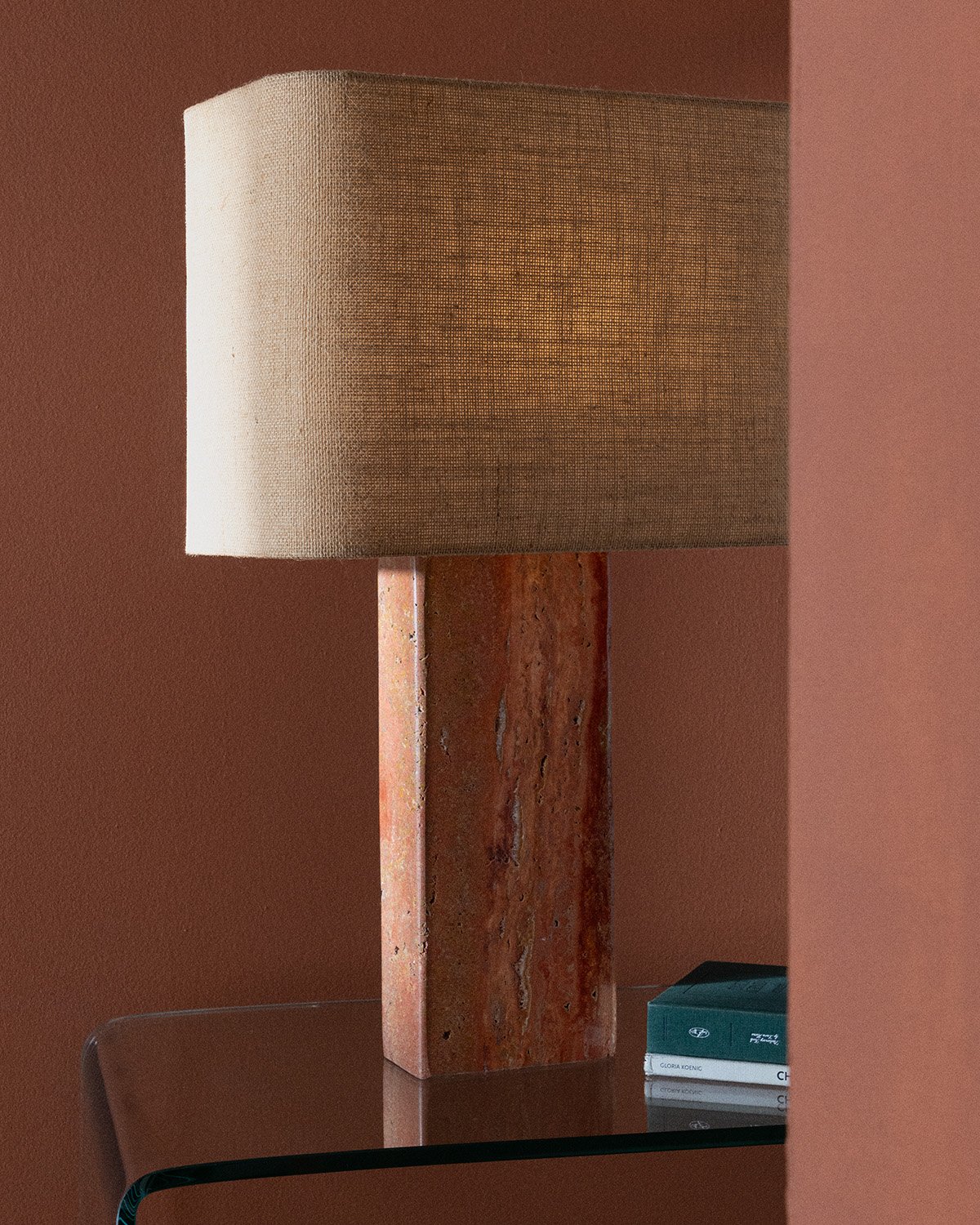 Lampe de Table en Marbre Travertin et Lin Filipa, image de la gelerie 2