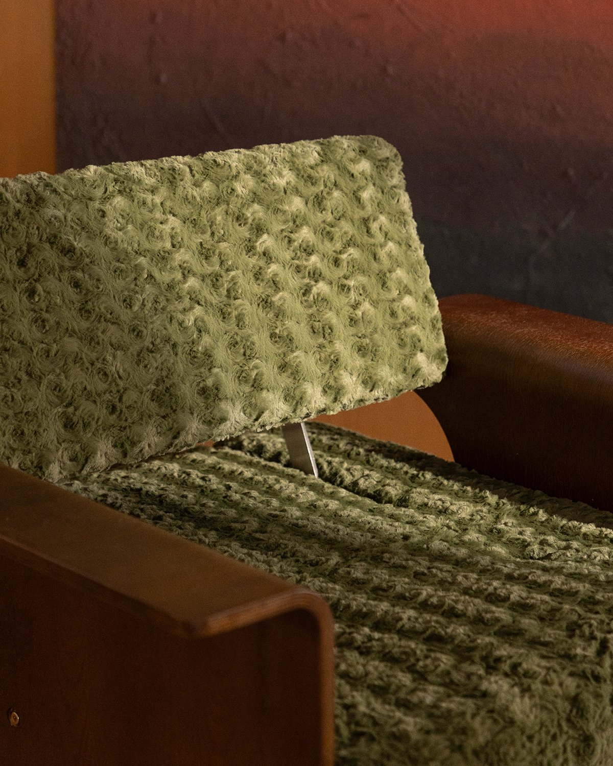 Fauteuil Inclinable avec Accoudoirs en Bois et Tissu 70s Furry, image de la gelerie 6