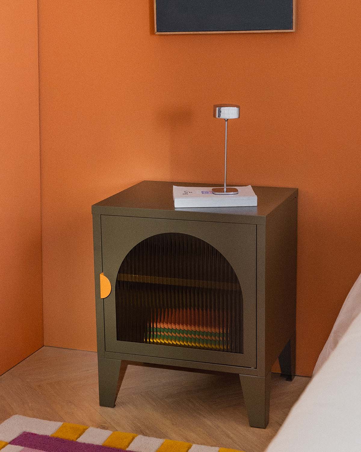 Table de Chevet avec Rangement en Acier Laminé et Verre (50x40 cm) Andrius, image de la gelerie 2