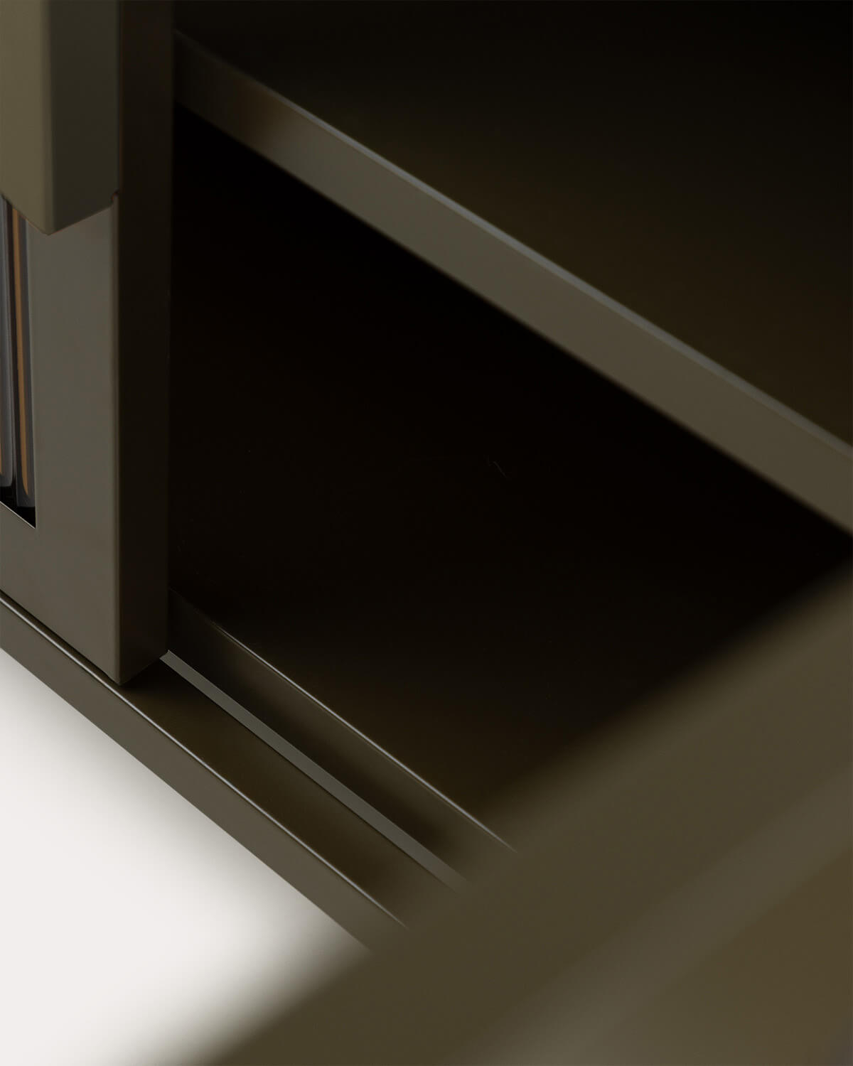 Meuble TV à 4 Portes 160x37 cm en Acier Laminé et Verre Andrius, image de la gelerie 8