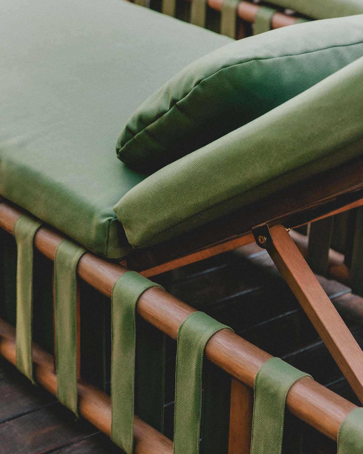 Chaise Longue Inclinable en Bois d'Eucalyptus et Tissu Edvard, image de la gelerie 3