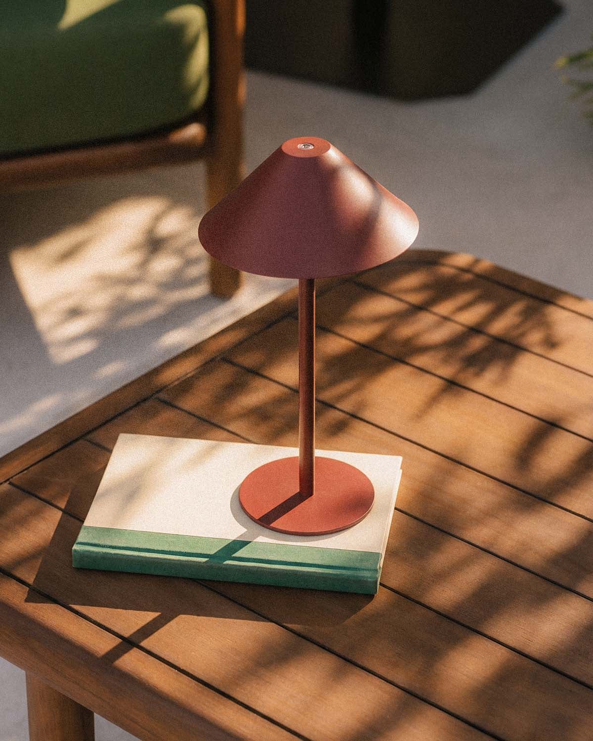 Lampe de Table d'Extérieur à LED Sans Fil à Intensité Variable Gavi, image de la gelerie 2