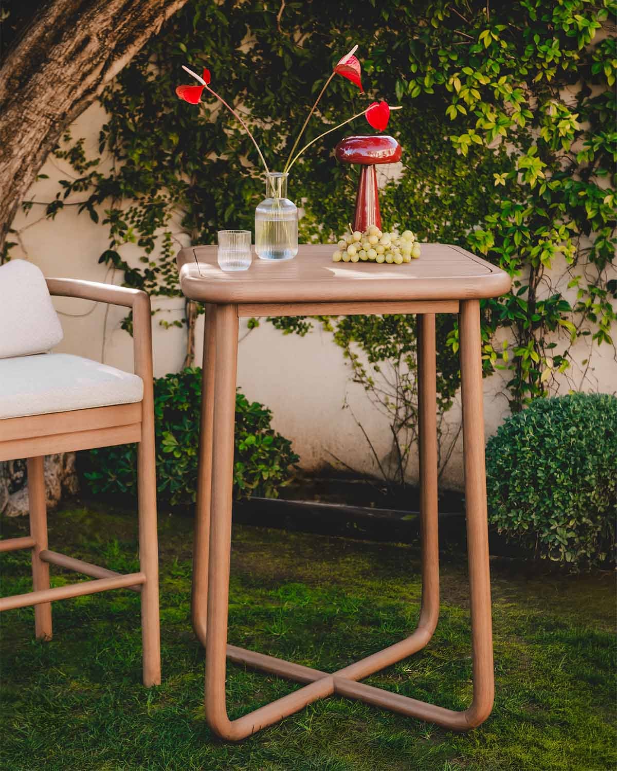 Table Haute d'Extérieur Square en Bois d'Eucalyptus (70x70 cm) Elnes, image de la gelerie 2