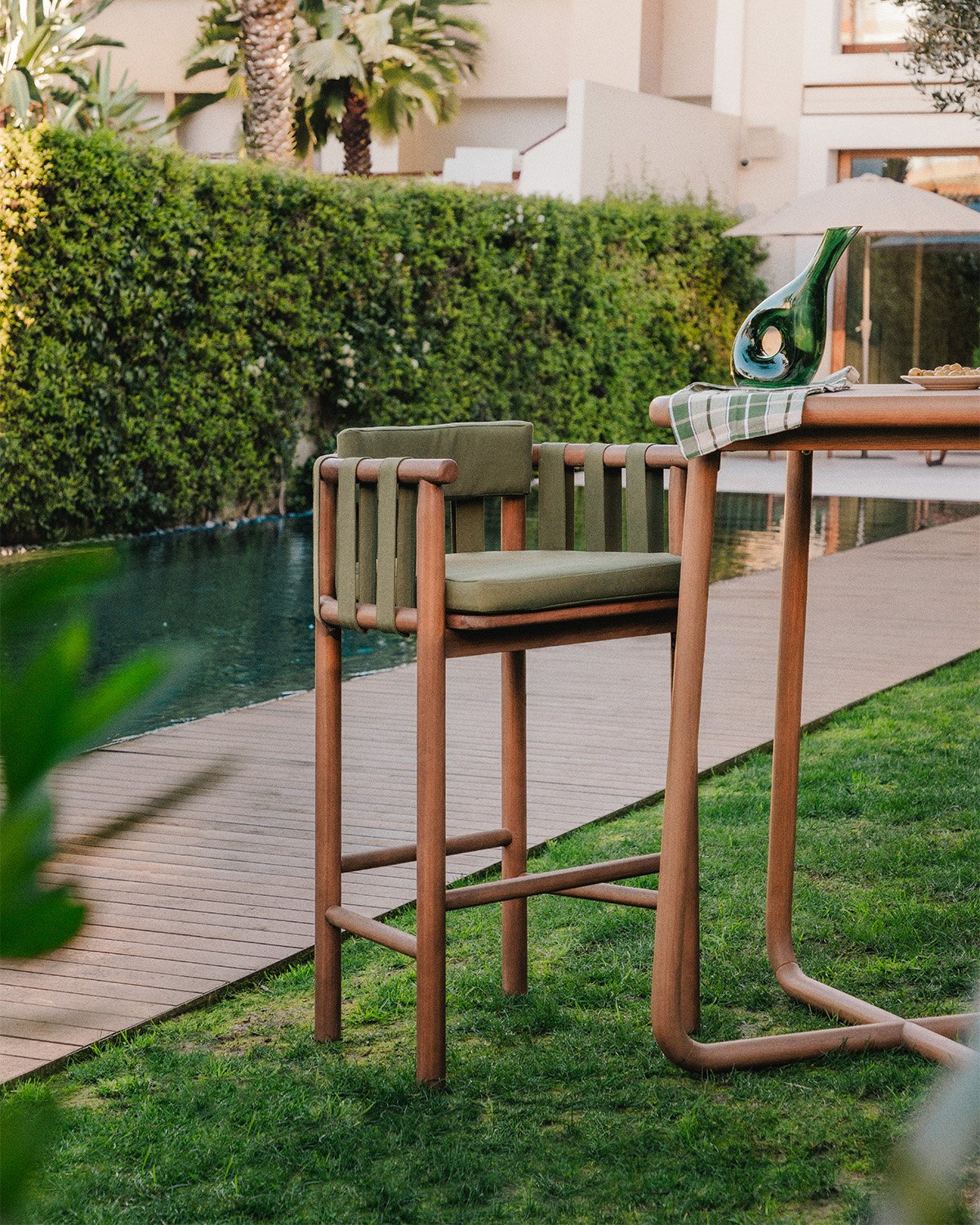 Pack de 4 Tabourets Hauts d'Extérieur en Bois d'Eucalyptus (77 cm) Edvard, image de la gelerie 2