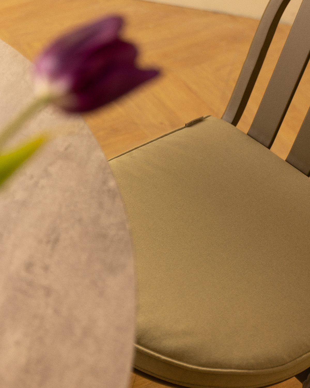 Chaise de Salle à Manger en Aluminium et Tissu Llibet, image de la gelerie 6