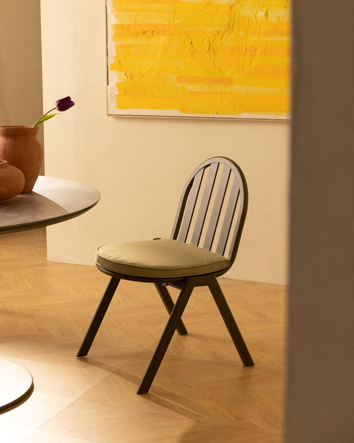 Chaise de Salle à Manger en Aluminium et Tissu Llibet, image de la gelerie 2