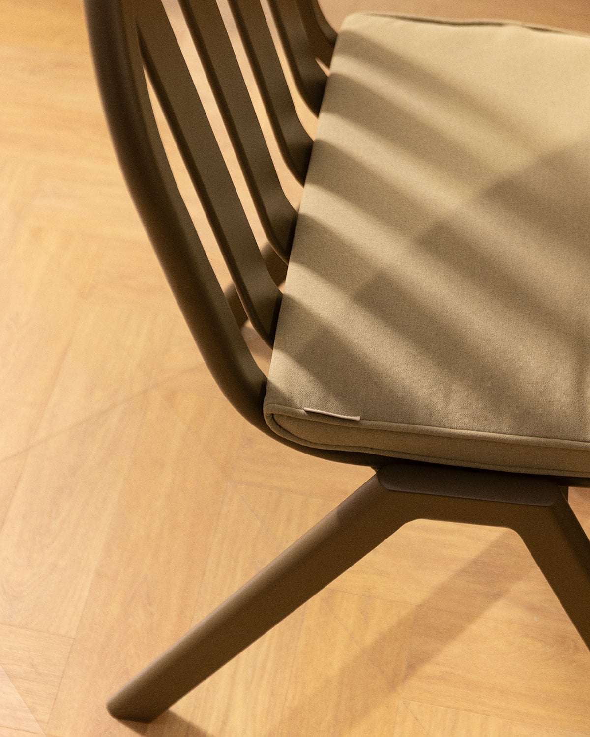 Chaise de Salle à Manger en Aluminium et Tissu Llibet, image de la gelerie 7