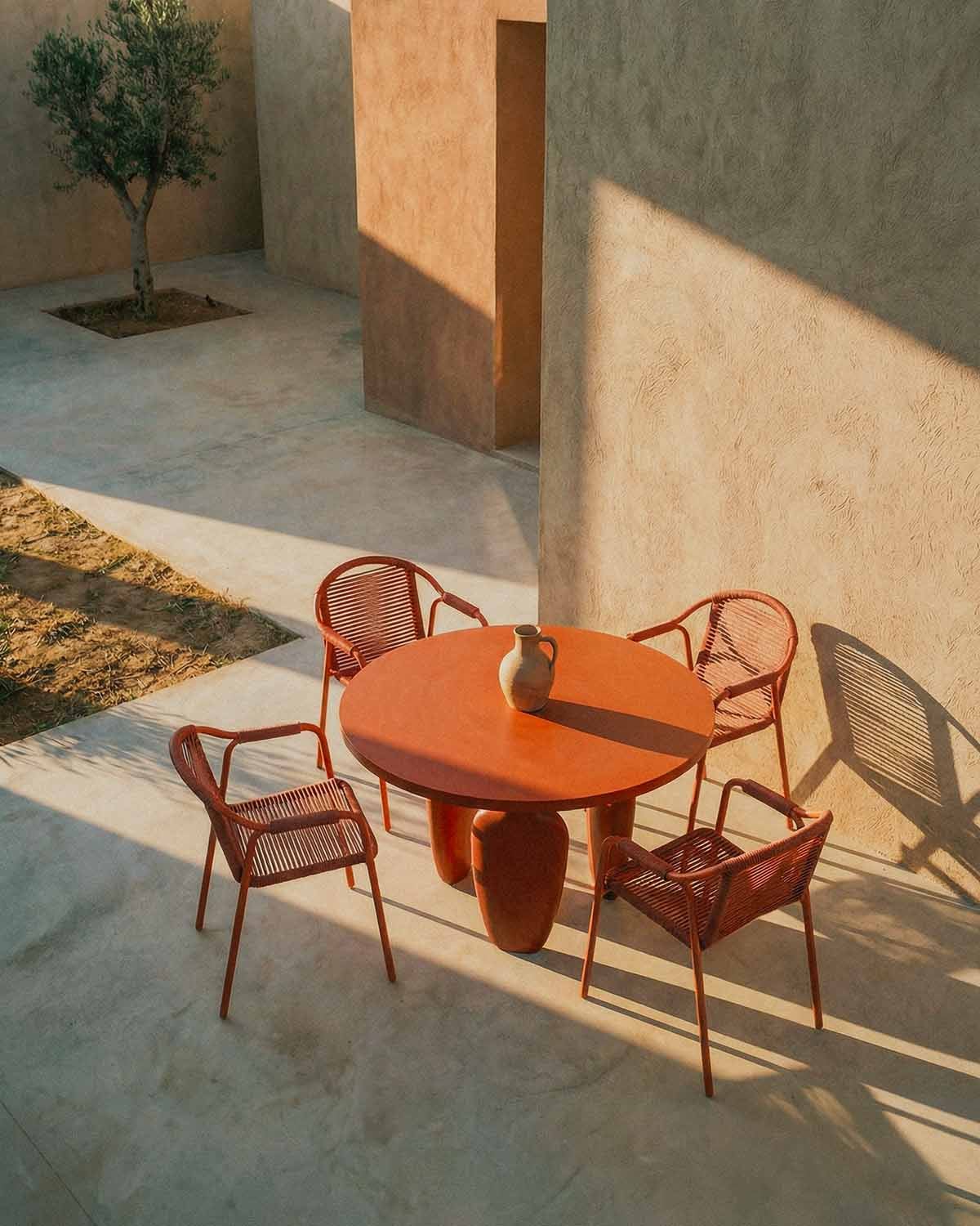 Ensemble Table Ronde en Ciment Ylena (Ø120 cm) et 4 Chaises d'Extérieur avec Accoudoirs en Métal et Corde Murna, image de la gelerie 3