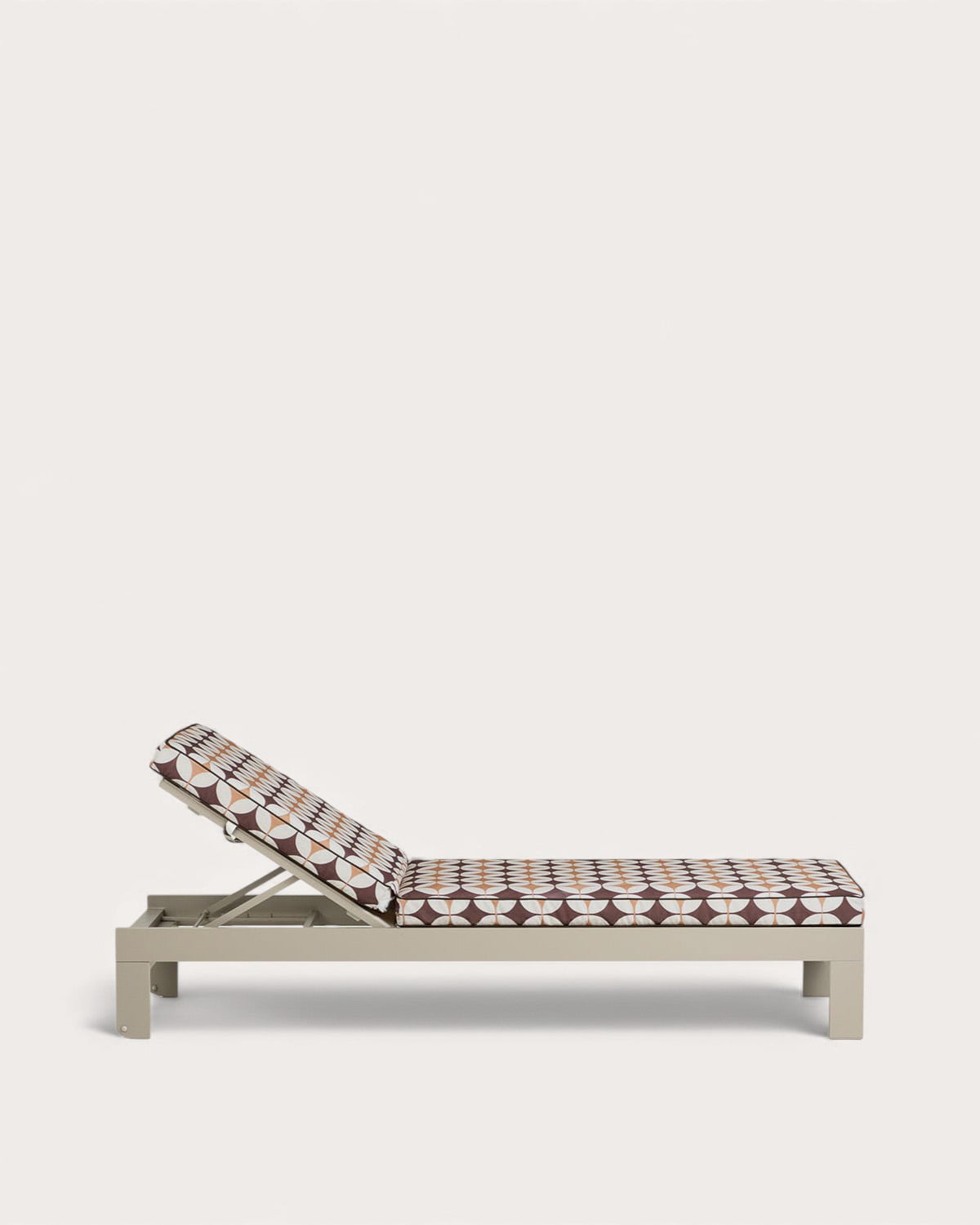 Chaise Longue Inclinable en Aluminium Kreta avec Coussin en Tissu Edimbra, image de la gelerie 4