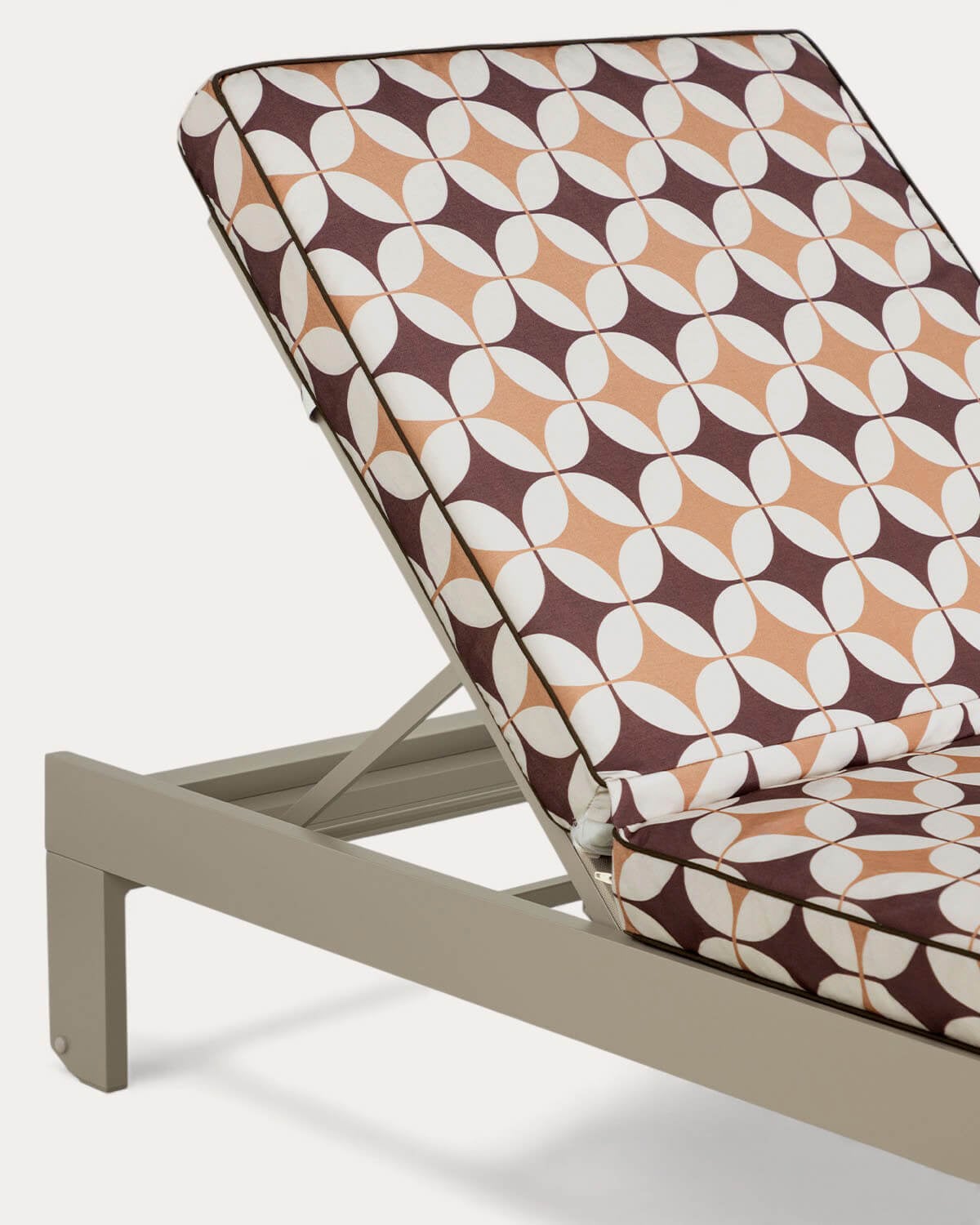 Chaise Longue Inclinable en Aluminium Kreta avec Coussin en Tissu Edimbra, image de la gelerie 9